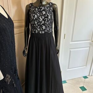 Jessica Howard Black and White Lace Maxi Dress